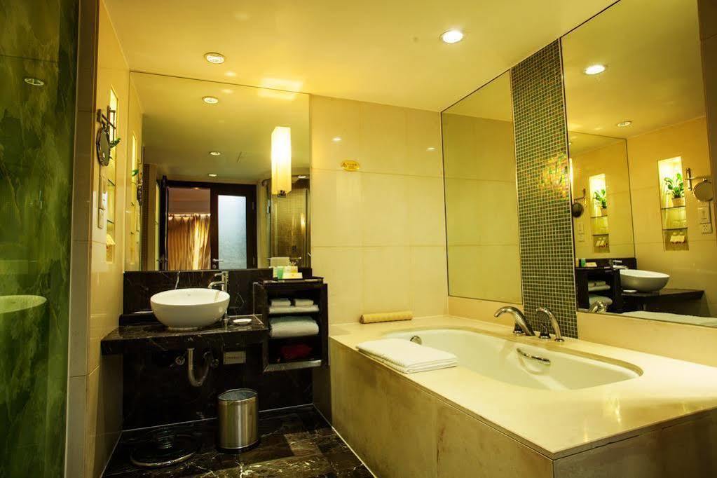 5 Star Wharton International Hotel 南寧 エクステリア 写真