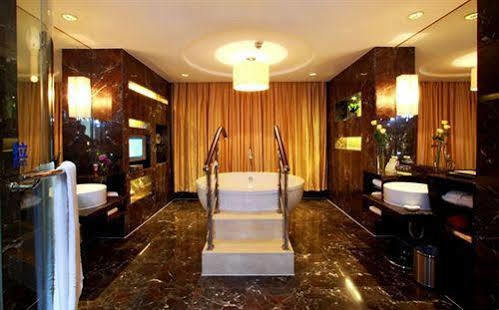 5 Star Wharton International Hotel 南寧 エクステリア 写真